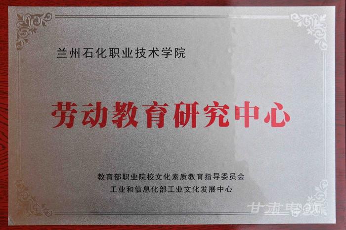 1545288053516064693.jpg 牌匾.jpg